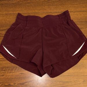 lululemon Hotty Hot Low-Rise Lined Short 2.5